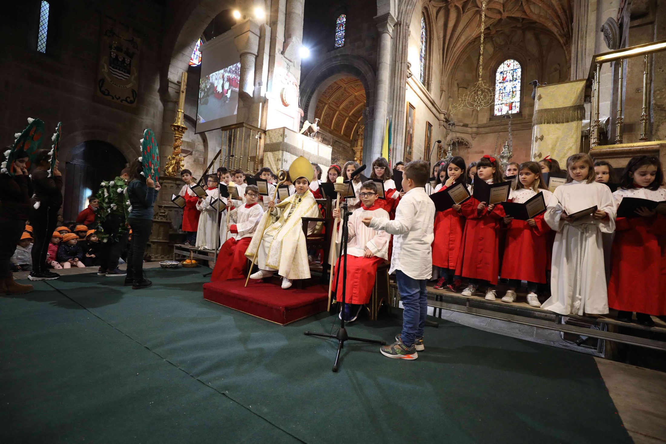 Alunos da EB1 da Sé voltam a surpreender com a recriação de lenda de S. Geraldo