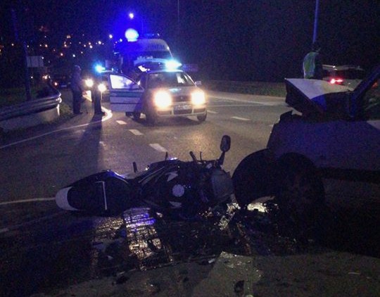 Duas vítimas em choque frontal de mota com carro na EN13