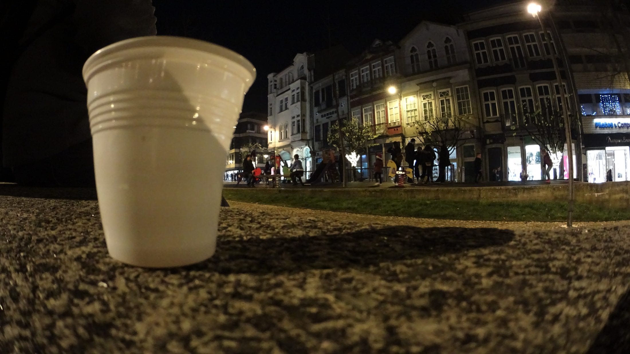 Governo proíbe eventos com mais de cem pessoas e consumo de álcool na rua