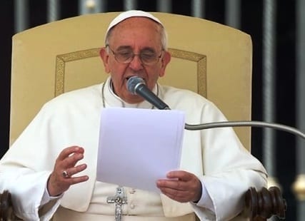 Papa alerta para risco de «genocídio viral»