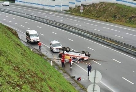 Capotamento de ambulância faz um ferido na A7