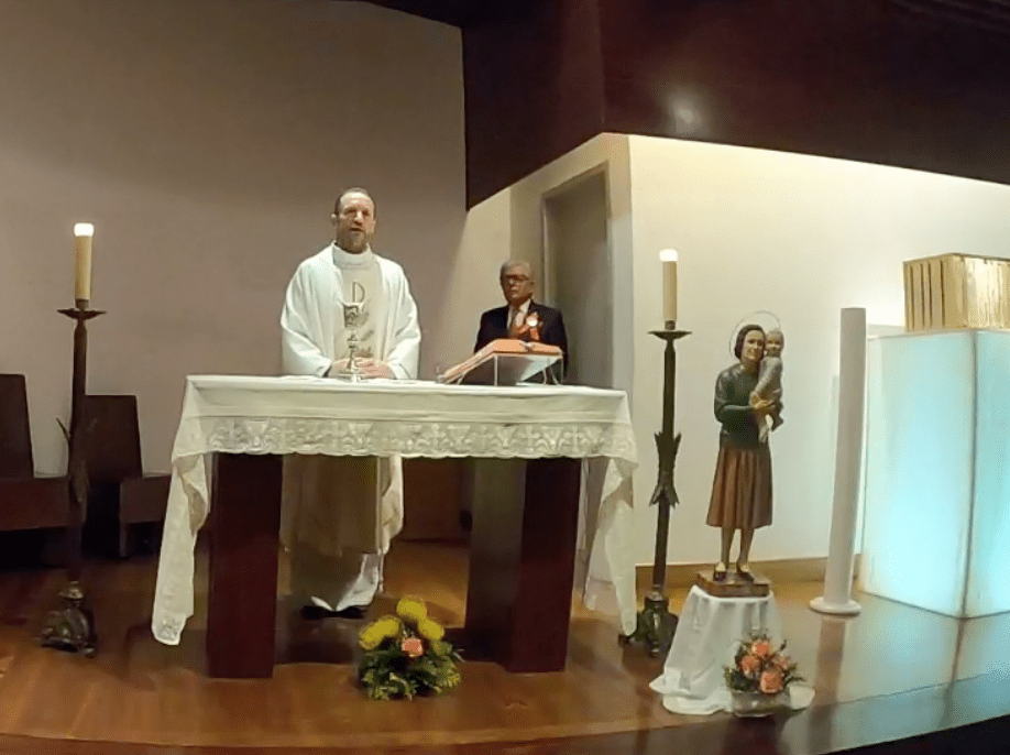 Grávidas assistem à bênção e pedem proteção em tempos difíceis