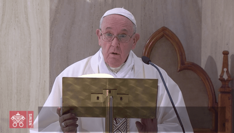 Papa reza pelos idosos nos lares com medo da pandemia