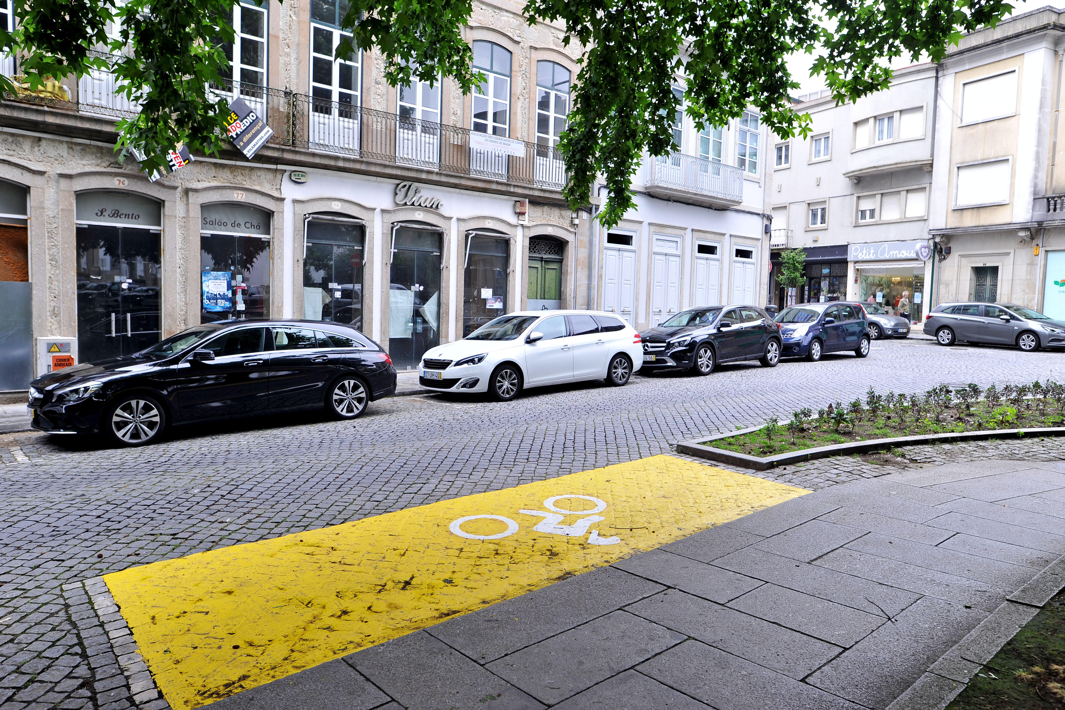 Braga cria lugares de estacionamento para motociclos