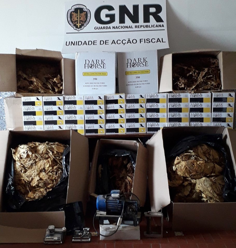 Fábrica artesanal de cigarros desmantelada pela GNR. Há um detido
