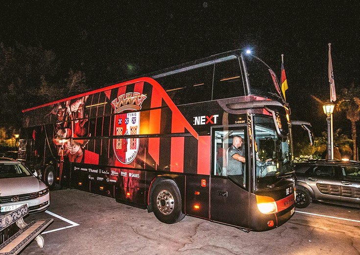 Autocarro do SC Braga apedrejado em Guimarães