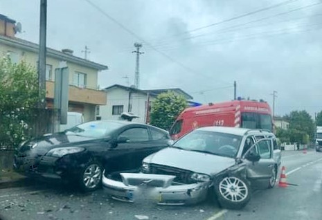 Dois menores feridos em acidente na reta da Lage
