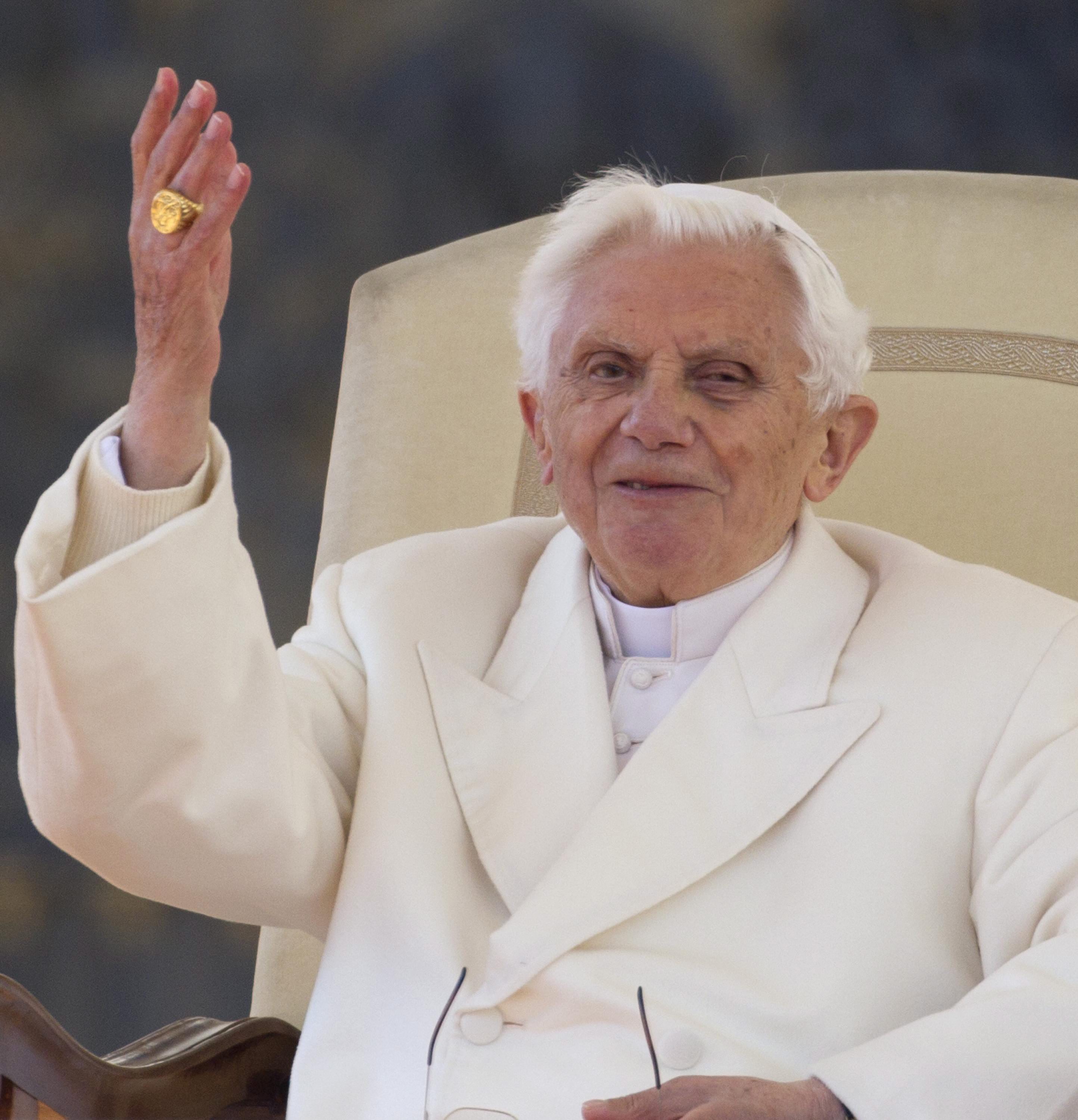 Papa pede oração por Bento XVI, que está «gravemente doente»