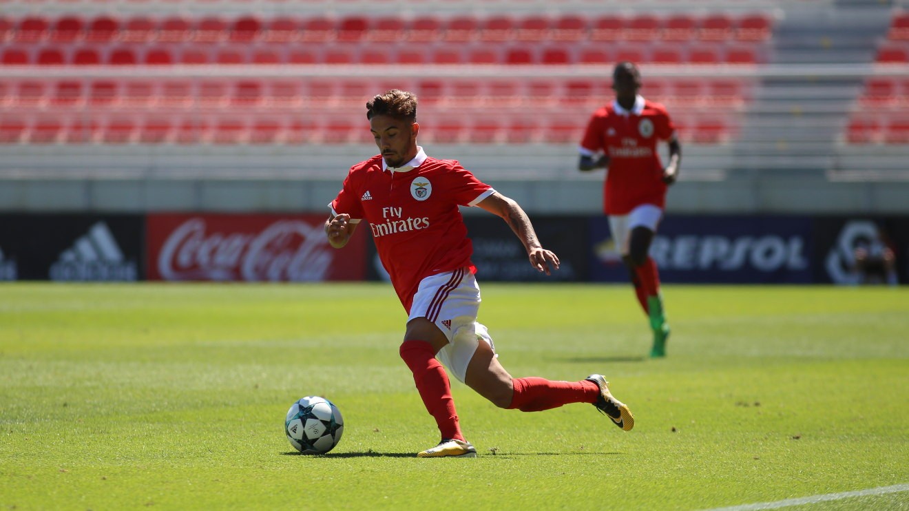 Defesa Jorginho (ex-Benfica) ruma ao FC Famalicão