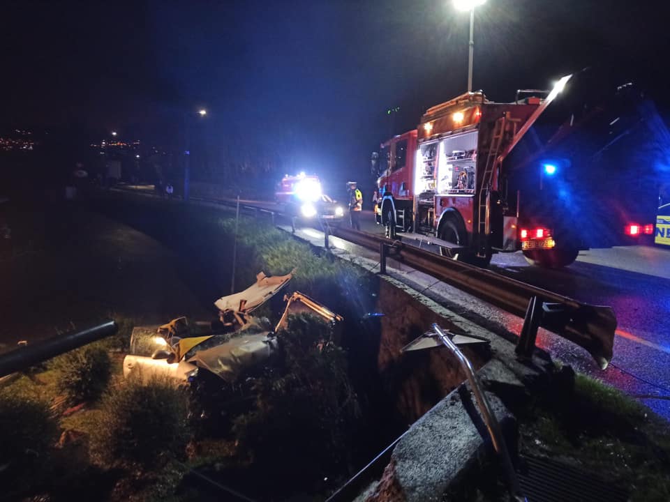 Dois feridos em despiste de carro em Famalicão