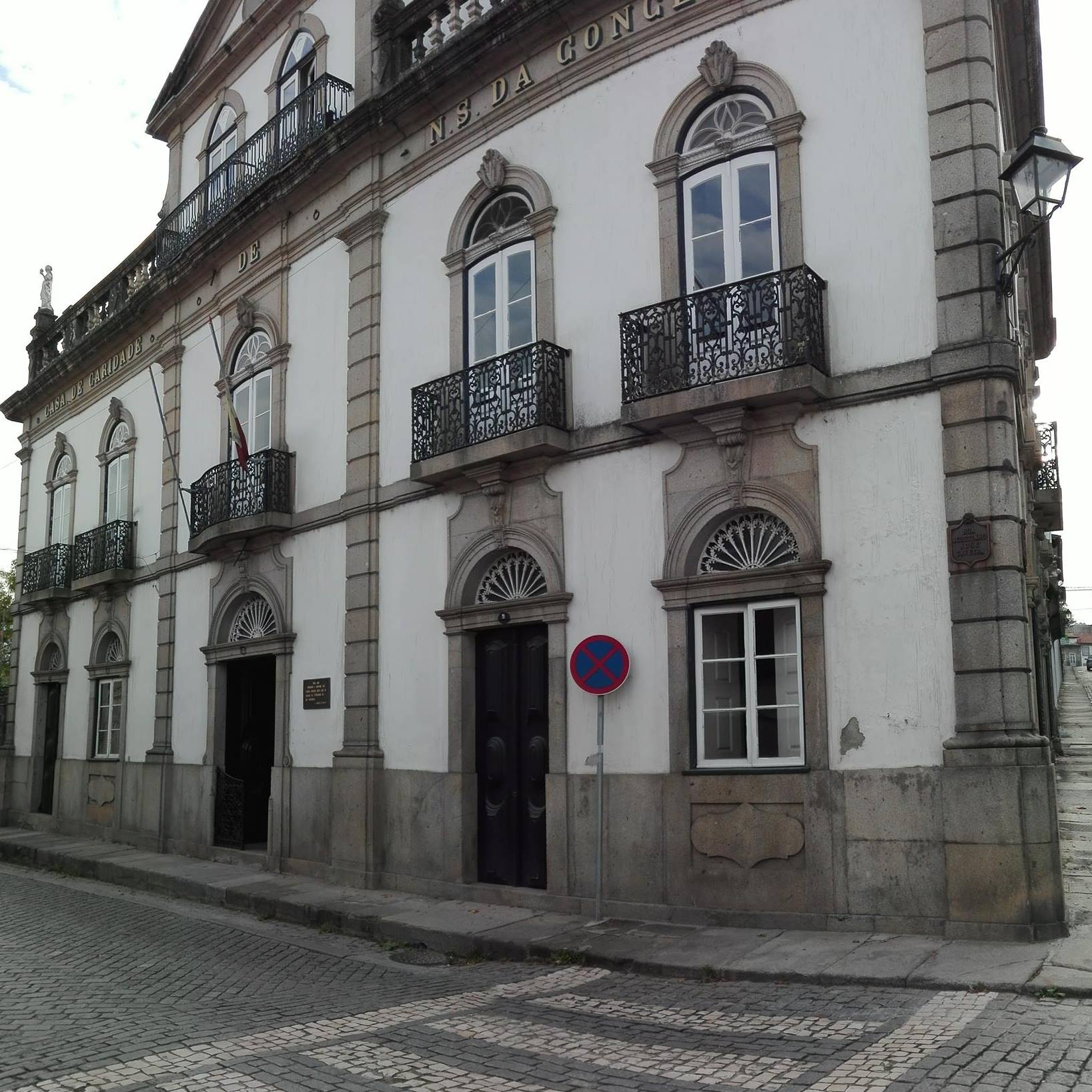 Surto na Casa da Caridade infeta 53 utentes e 11 funcionários