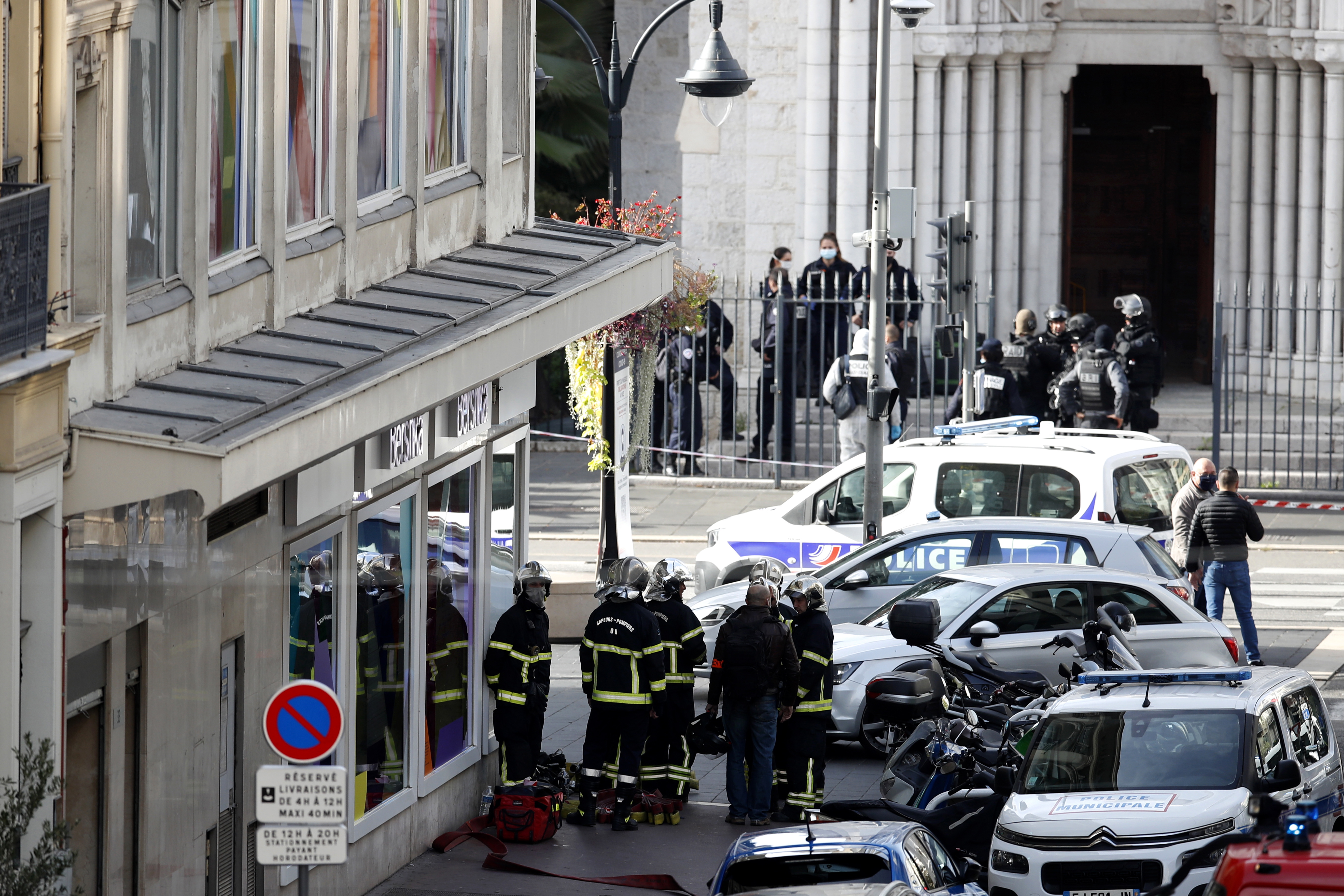 Três mortos e vários feridos após ataque com faca numa igreja de Nice
