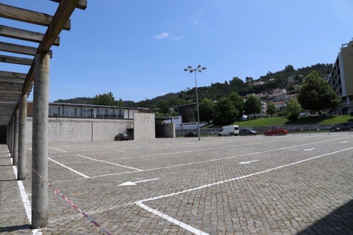 Feirantes protestaram contra cancelamento da feira