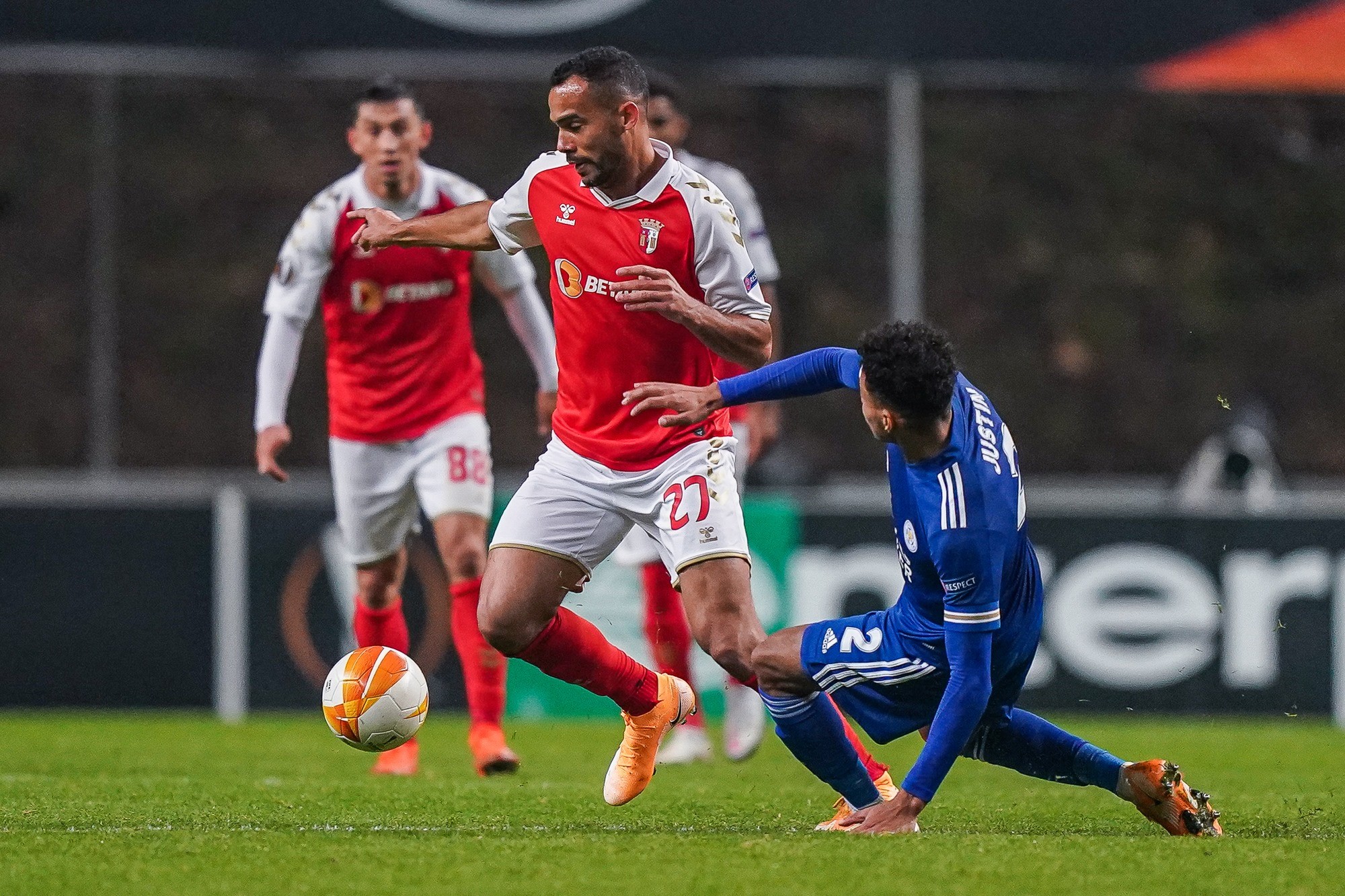 Leicester arranca empate em Braga aos 95 minutos