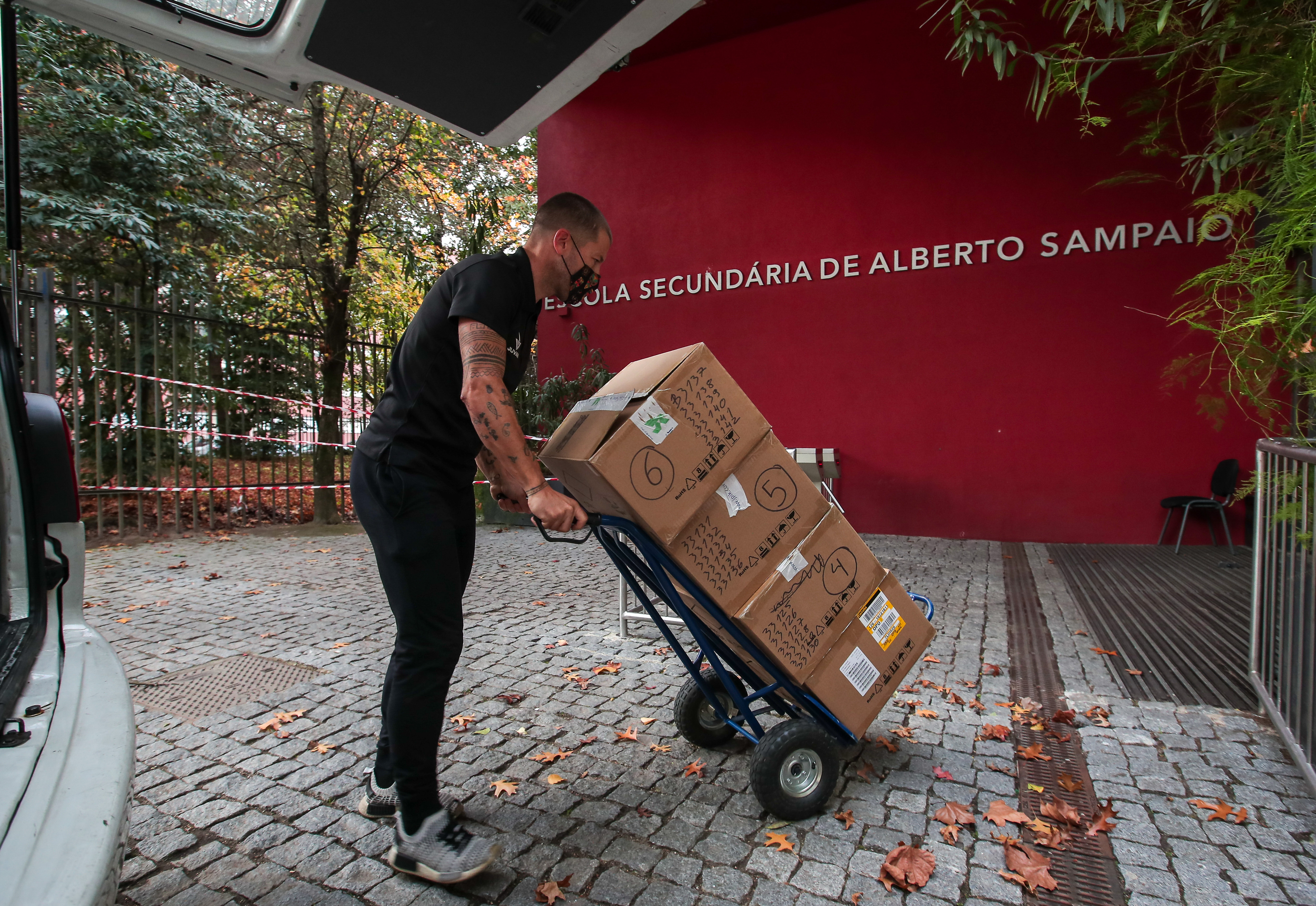 Braga distribui equipamentos informáticos para as escolas e para apoio a alunos carenciados