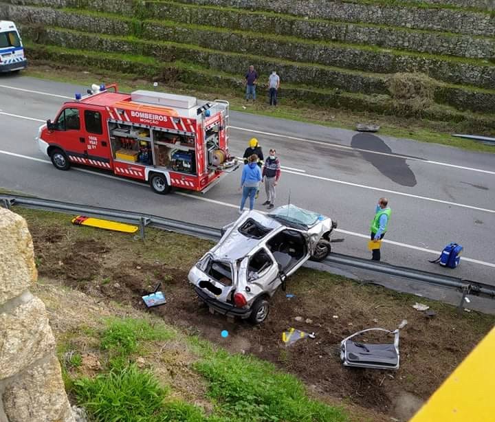 Jovem perde a vida após despiste de carro em Monção