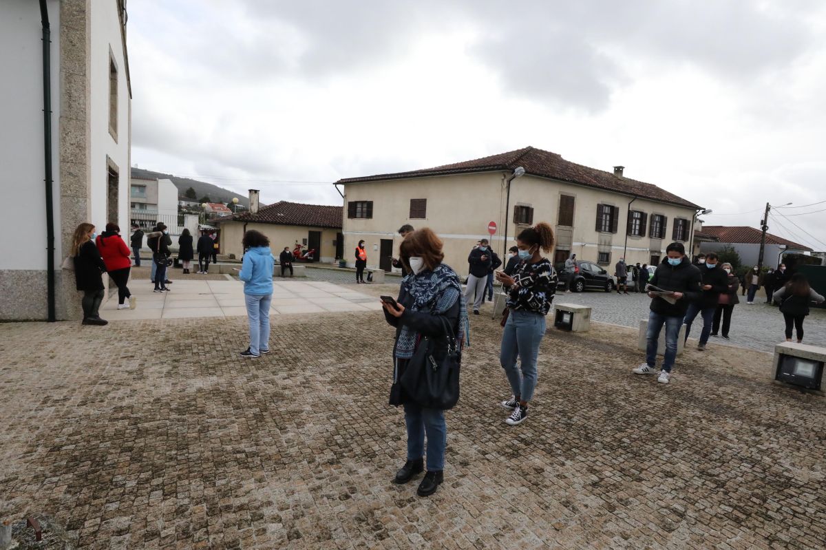 Afluência às urnas até às 16:00 foi de 35,44%