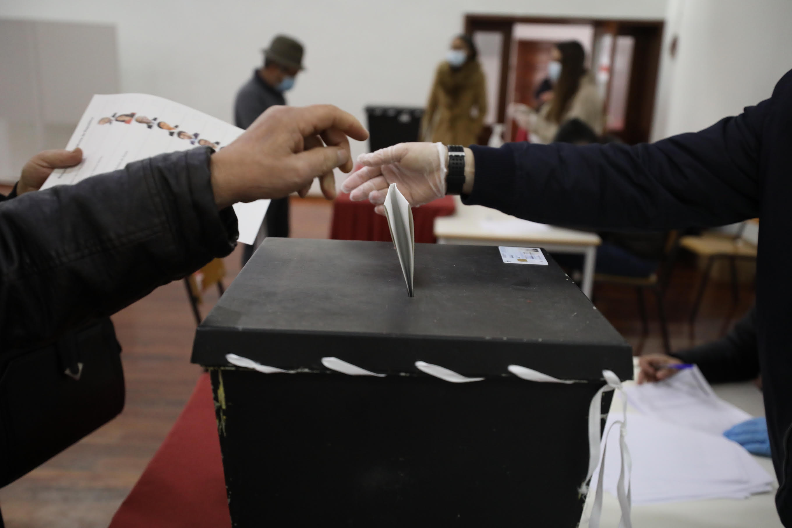 Projeções das televisões apontam para abstenção entre 50% e 60% nas Presidenciais