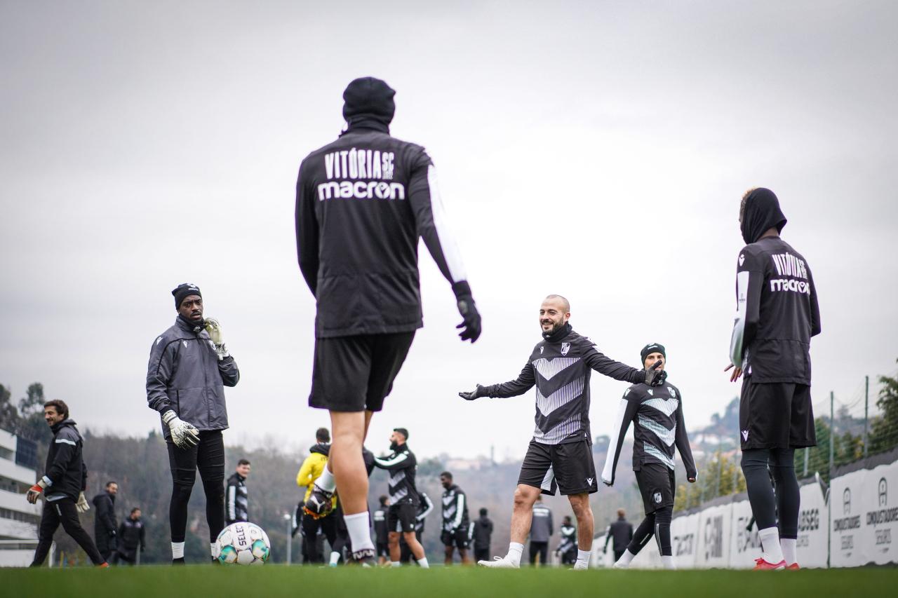 Autoridades de saúde autorizam regresso aos treinos do Vitória de Guimarães