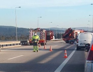 Um ferido grave após acidente na ponte nova em Viana