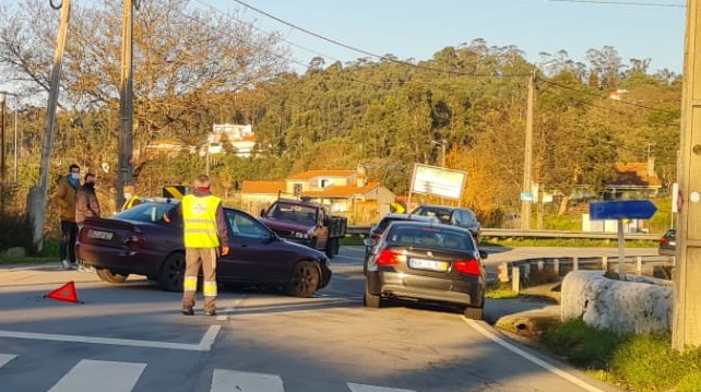 Colisão faz um ferido na EN103-1 em Esposende