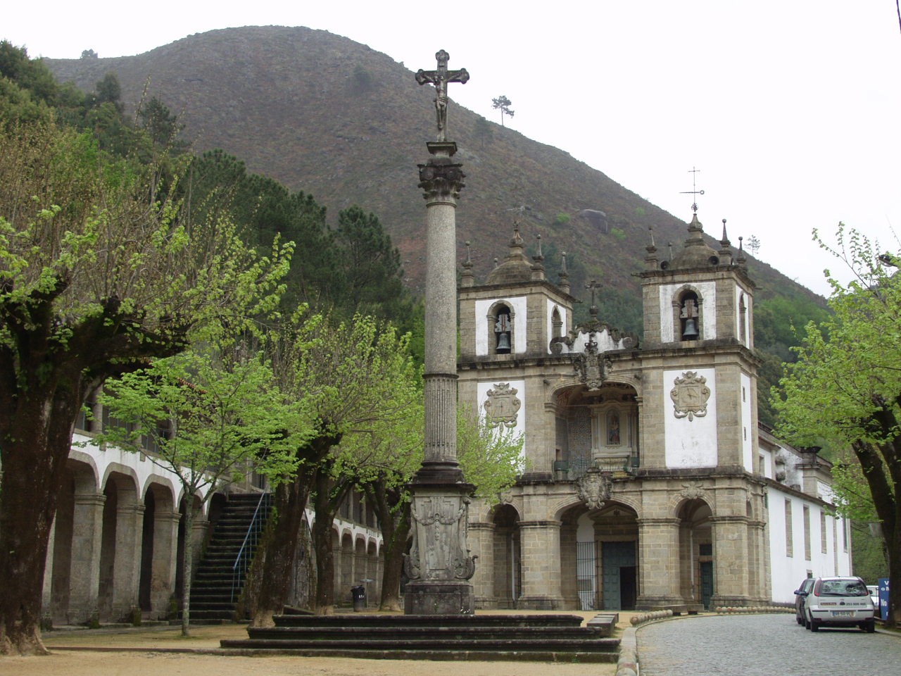 Amares realça em livro «esplendor» do santuário da Abadia