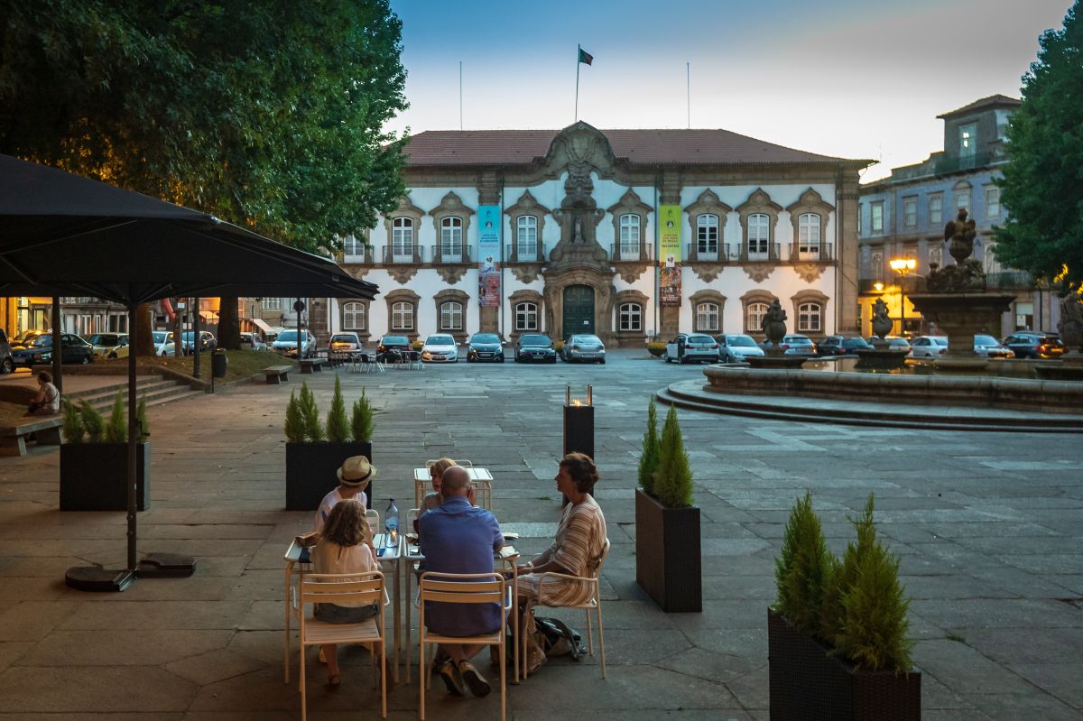 Município de Braga isenta comércio  e restauração de taxas e licenças