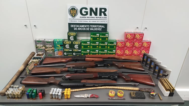 Homem detido com sete armas e mais de mil munições