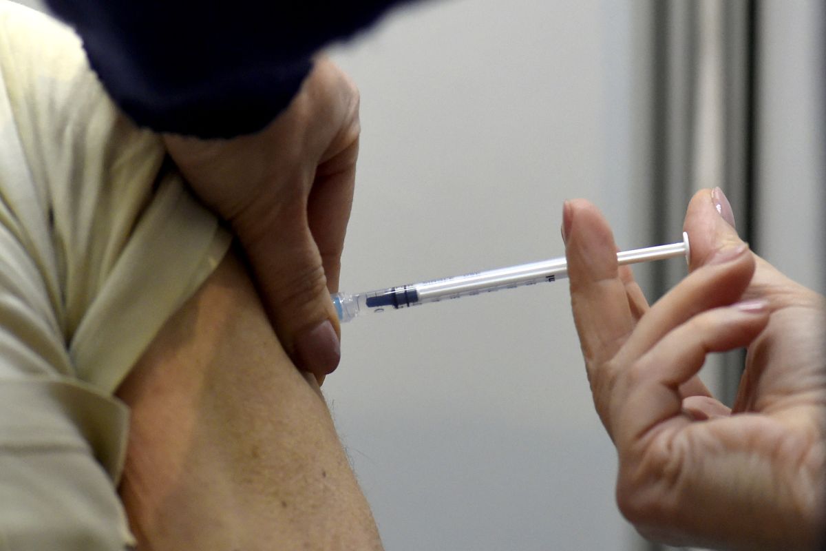 Vacinação bate novo recorde com mais de 154 mil vacinas na terça-feira