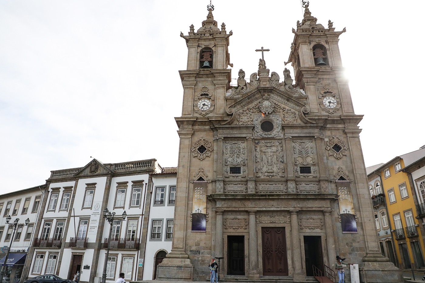 Obras de restauro de dois milhões de euros da igreja de Santa Cruz inauguradas em abril