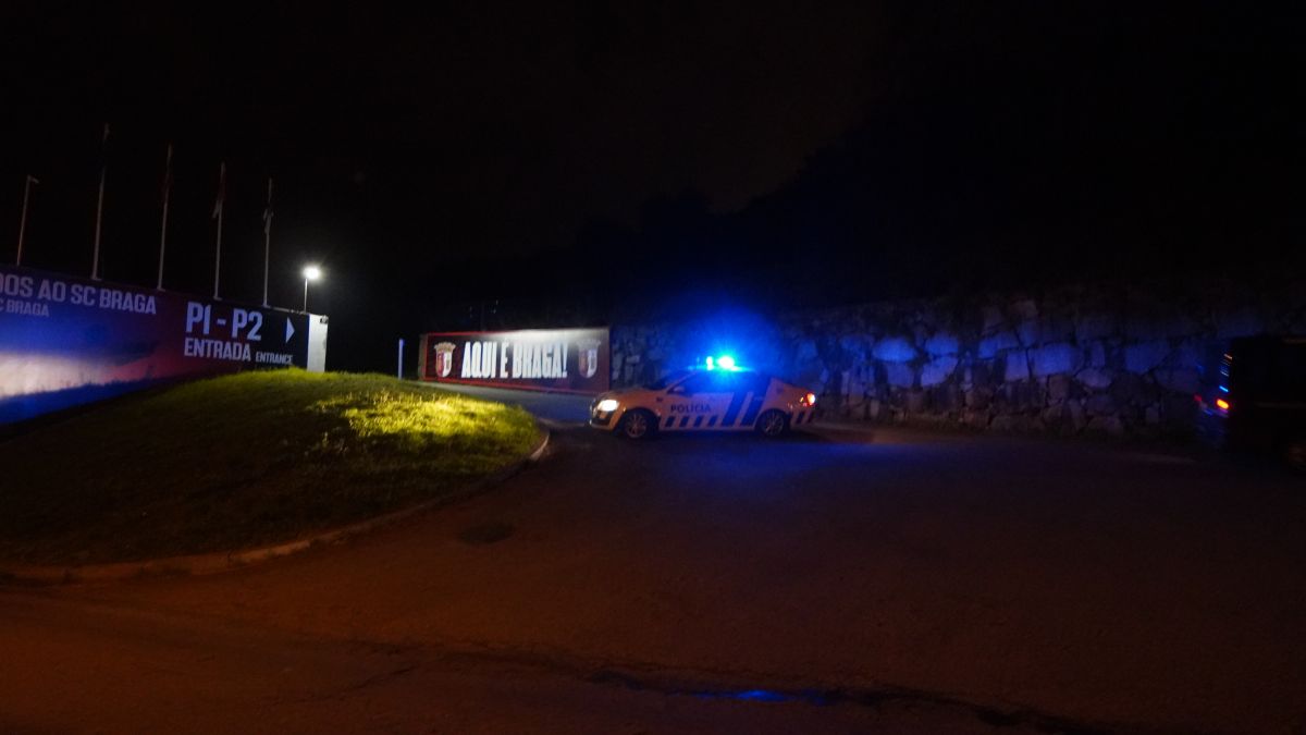 PSP identificou adeptos do Vitória SC e SC Braga. Há seis autos de contraordenação