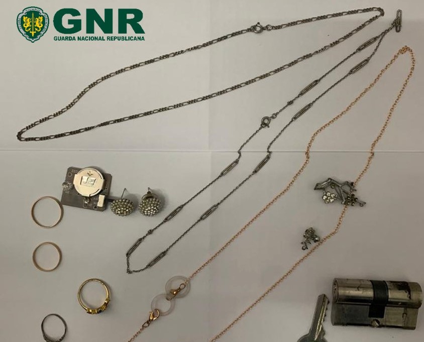 GNR: Detido por furto em residência em Requião