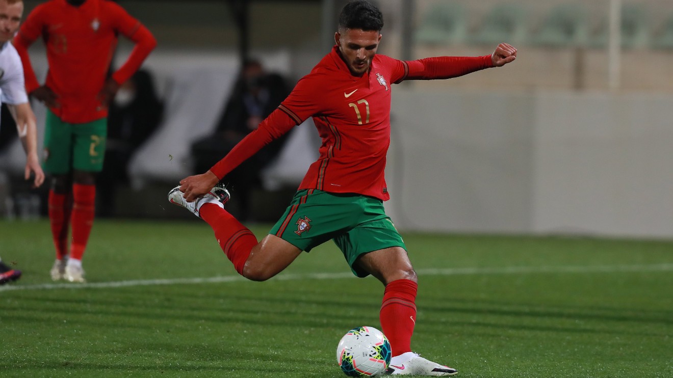 Gonçalo Ramos e João Mário chamados aos sub-21 lusos