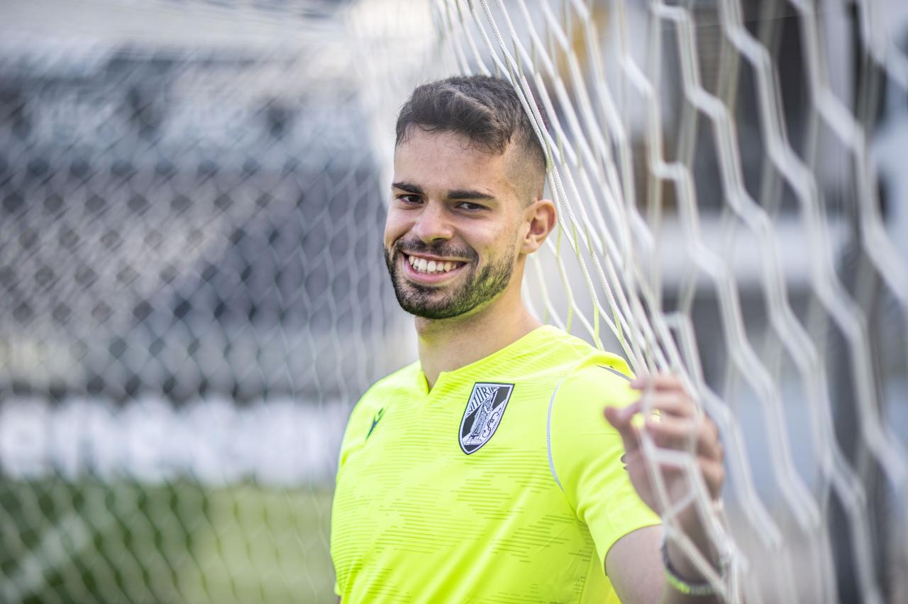 Sérgio Dutra renovou e fica com cláusula de 30 milhões