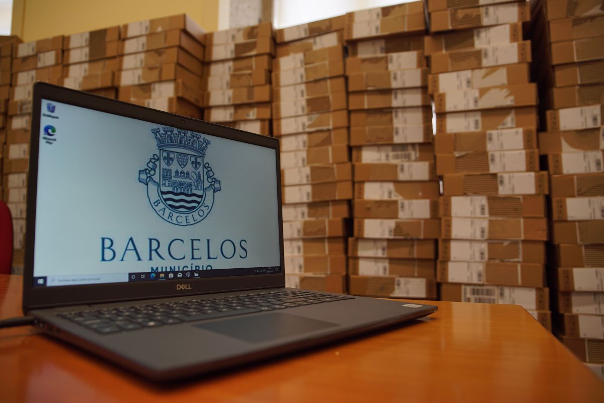 Barcelos: Câmara adquire 600 computadores para a área da Educação