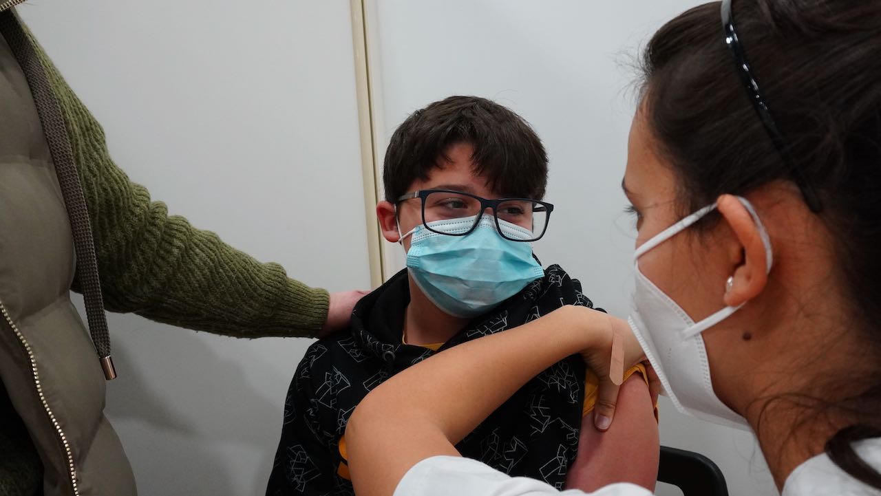 Crianças voltam a ser vacinadas hoje de manhã