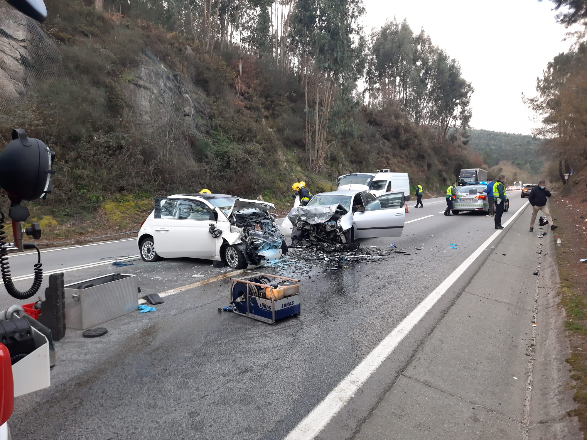Dois feridos graves após violenta colisão na EN14 em Celeirós