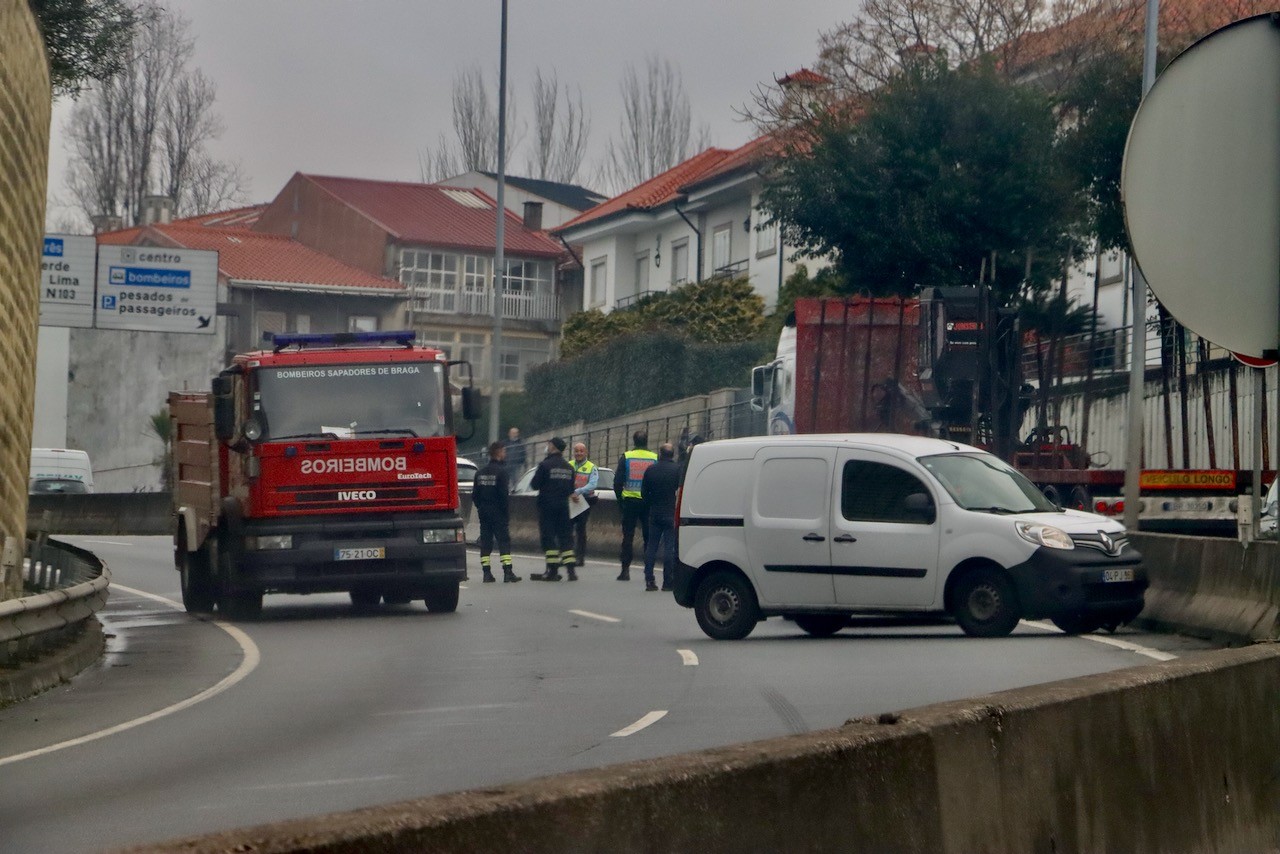 Dois acidentes na Circular Urbana e nó A11/A3 provocam o caos no trânsito em Braga
