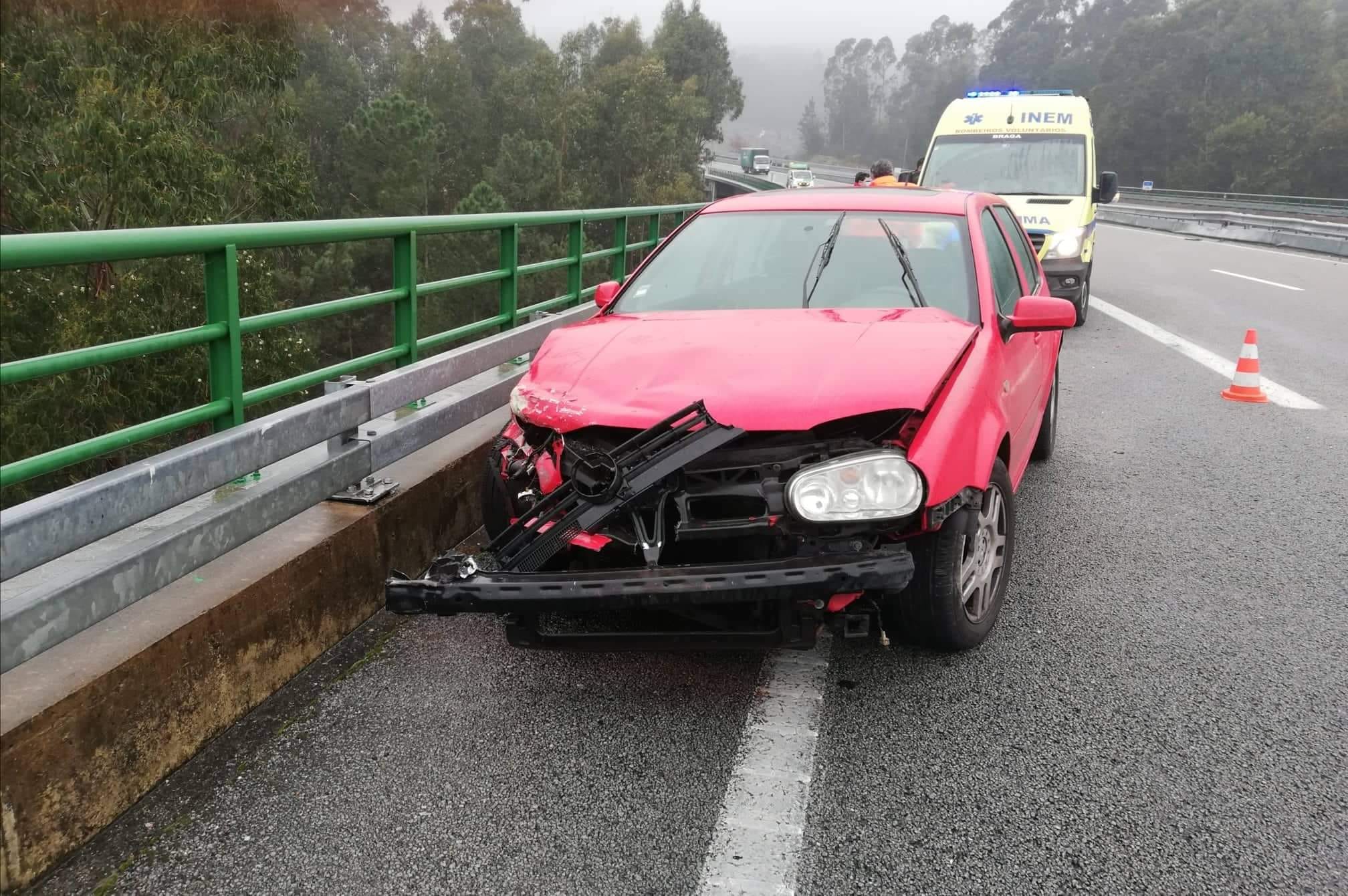 Jovem ferida na A3 após despiste na zona de Braga