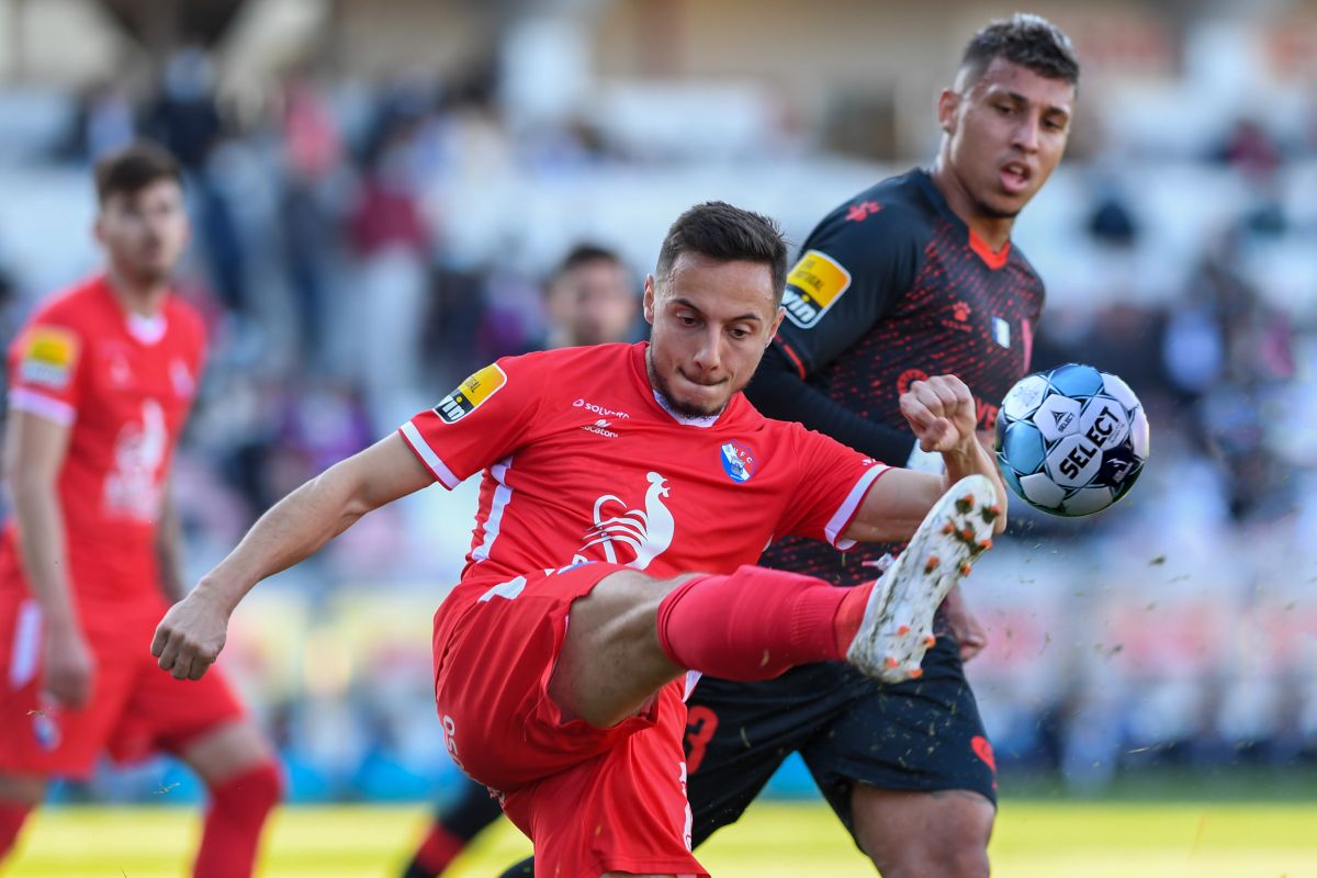 Gil Vicente e Santa Clara, reduzido a nove, empatam e mantêm séries sem derrotas