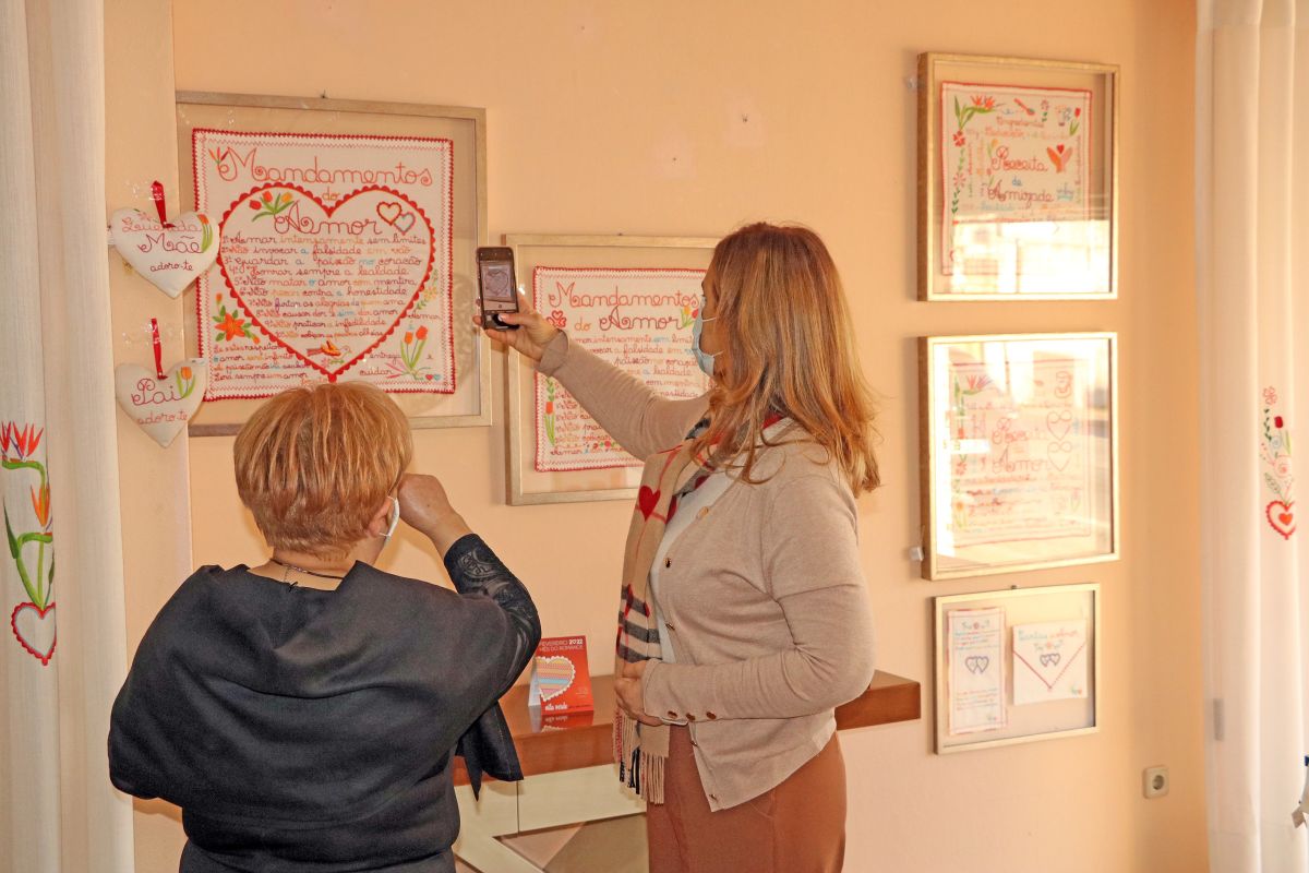 Lenços de Namorados inspiram criação “Os 10 mandamentos do amor”