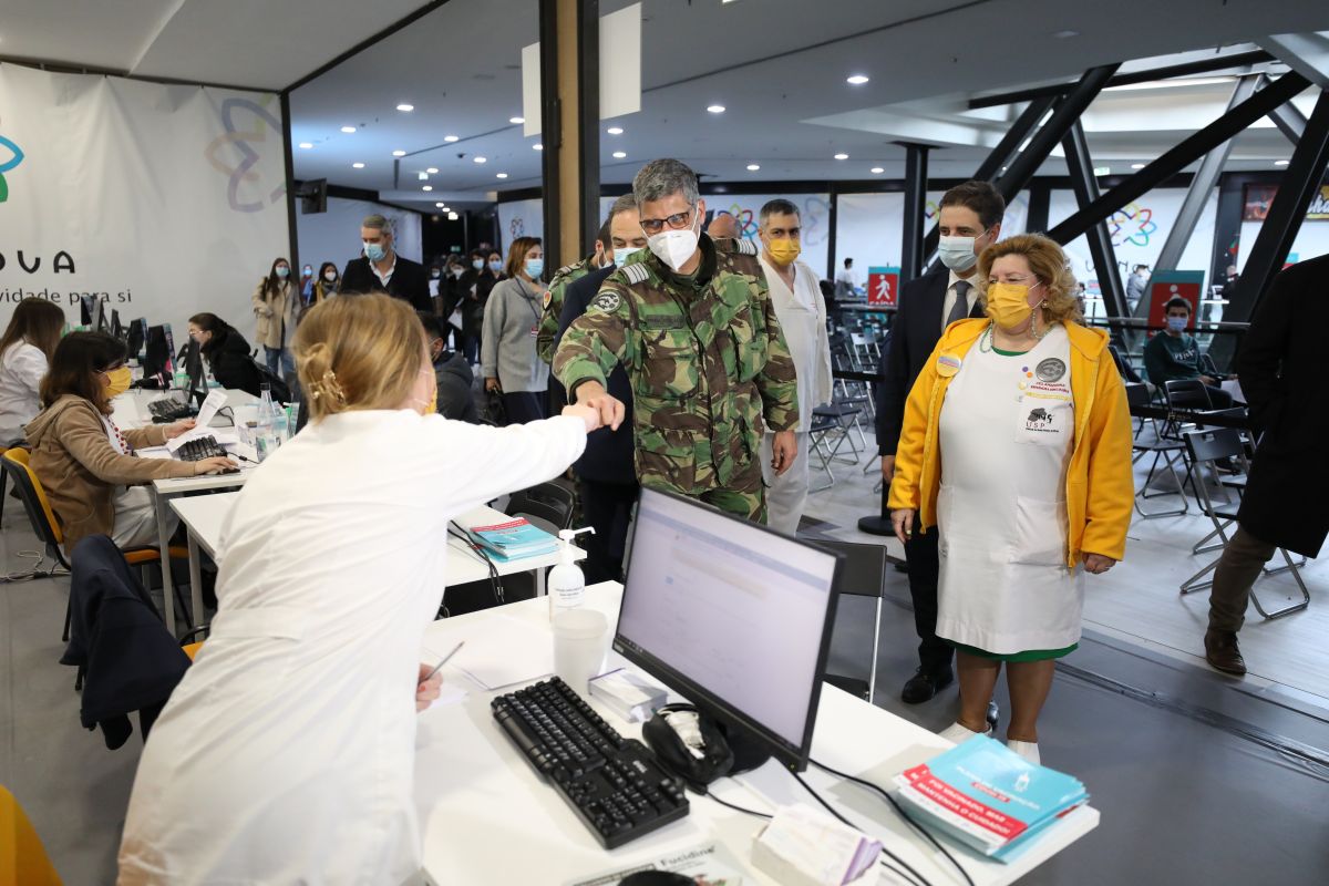 Coordenador de vacinação antecipa «nova fase» adaptada à diminuição do ritmo da vacinação