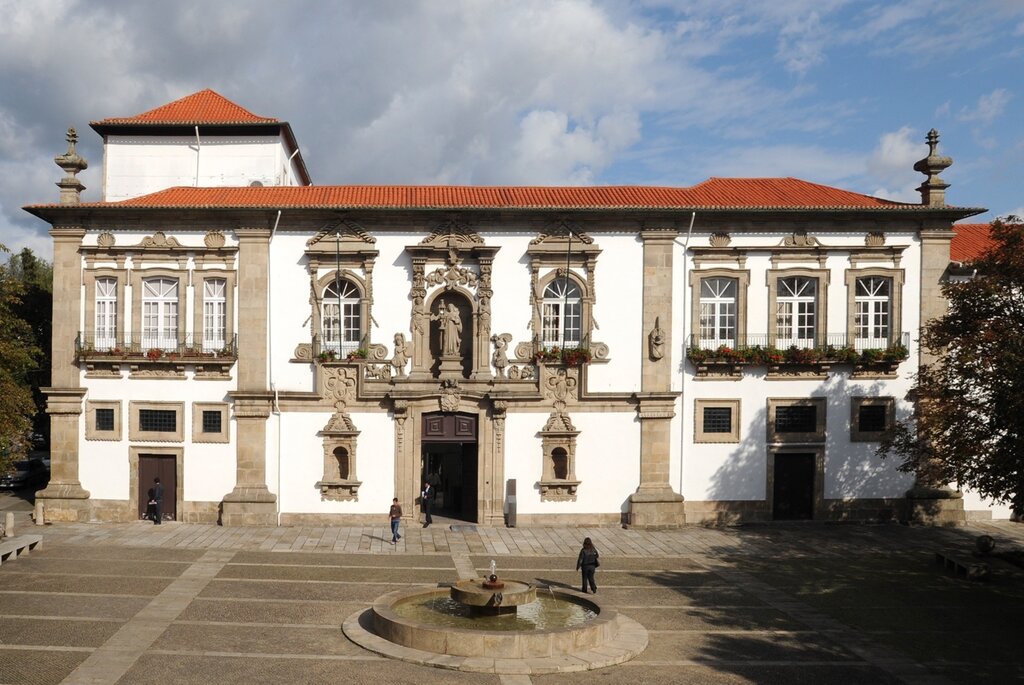 Guimarães adia para janeiro de 2023 assunção de competências na área da Ação Social