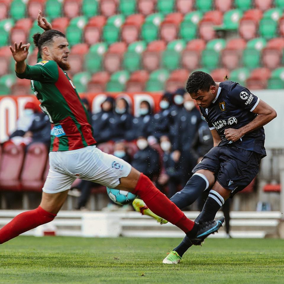 FC Famalicão vence nos Barreiros