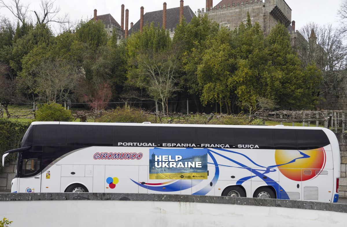 Autocarro partiu de Guimarães para transportar refugiados ucranianos