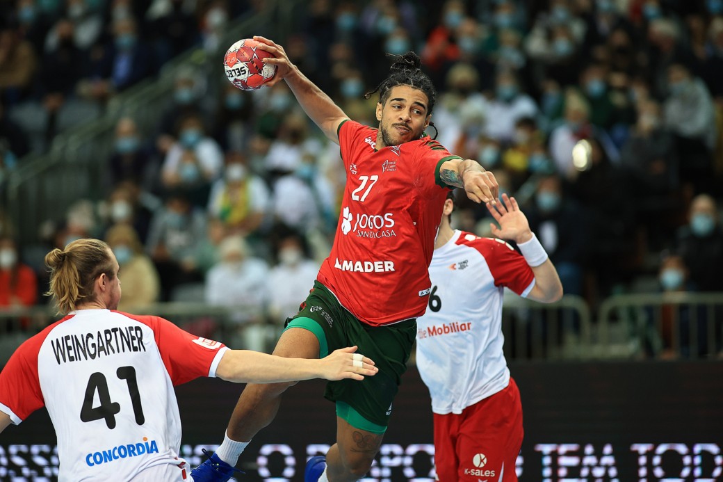 André Gomes fraturou a mão direita e é baixa na seleção de andebol na Suíça