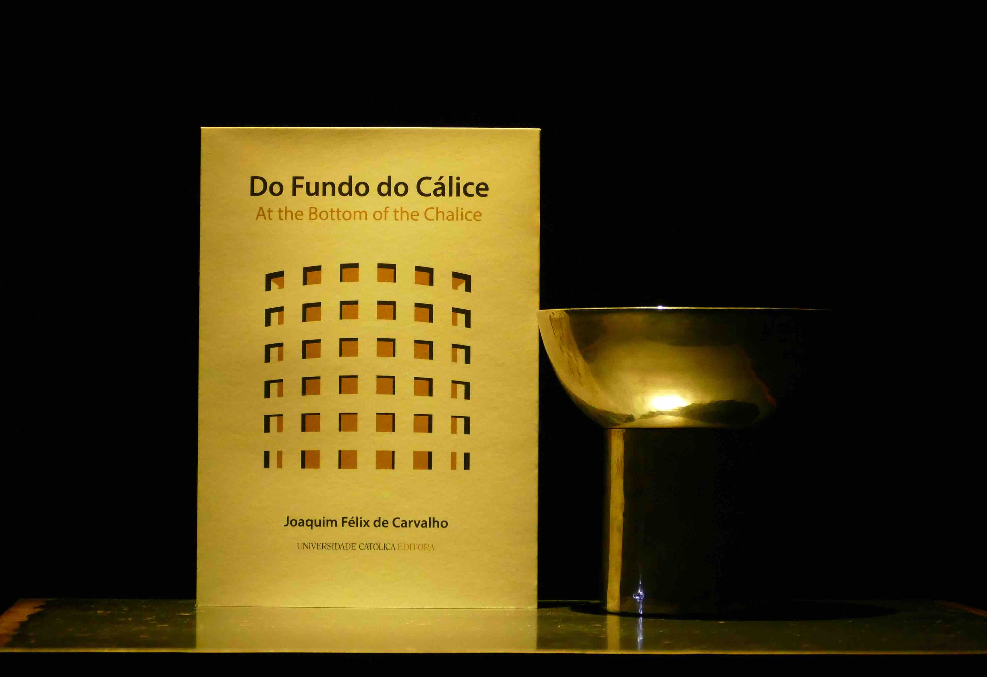 Joaquim Félix de Carvalho publica "Do Fundo do Cálice"