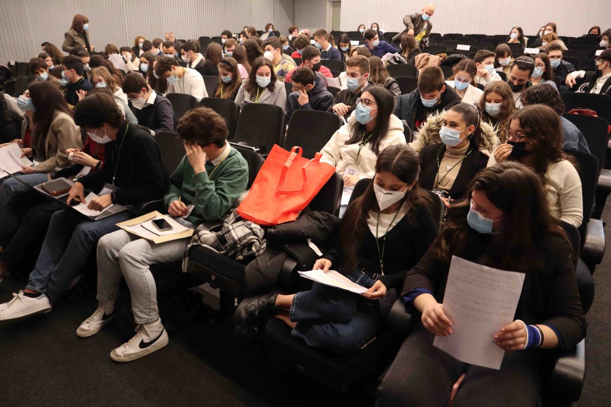 Jovens discutem em Braga medidas para combater  a desinformação