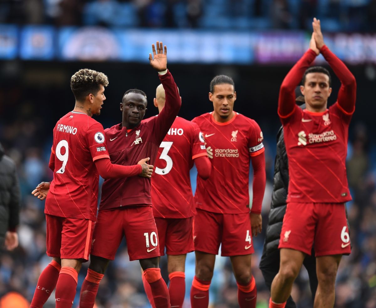 City e Liverpool empatam em jogo com quatro golos
