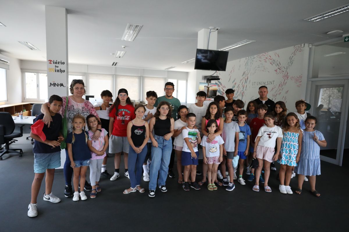 Crianças do Centro Cultural de Santo Adrião conheceram funcionamento do Diário do Minho
